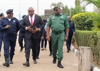 Ministro do Interior visita comando da Polícia de Guarda Fronteiras