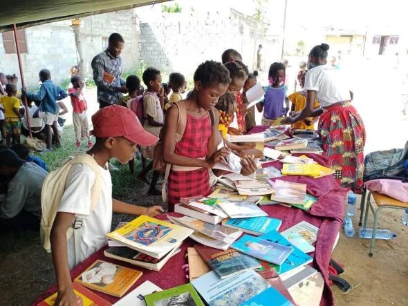 O papel das bibliotecas comunitárias na inclusão social e no fortalecimento da cidadania