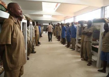 Detentos em situação de excesso de prisão preventiva representam 13% da população penal em Angola