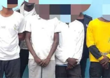 Criança surda e muda abusada sexualmente por quatro adultos