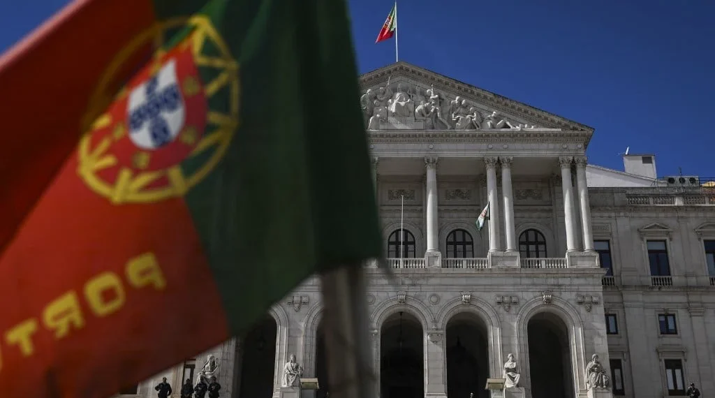 Nova lei em Portugal endurece regras para vistos, reunião familiar e acesso à cidadania