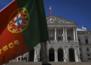 Nova lei em Portugal endurece regras para vistos, reunião familiar e acesso à cidadania