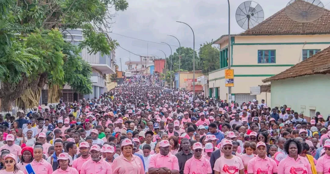 Cuanza-Norte vestido de rosa para concluir o mês da conscientização do cancro da mama