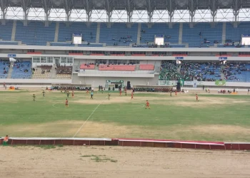 Falta de água deixa relva do Estádio de Ombaka em péssimo estado