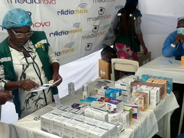 Rádio Mais Cabinda promove feira da saúde com campanha de rastreio de várias doenças