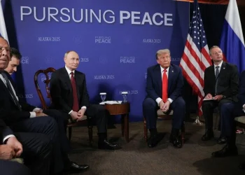 Rússia continua diálogo com EUA segundo acordos de Anchorage, diz enviado presidencial russo