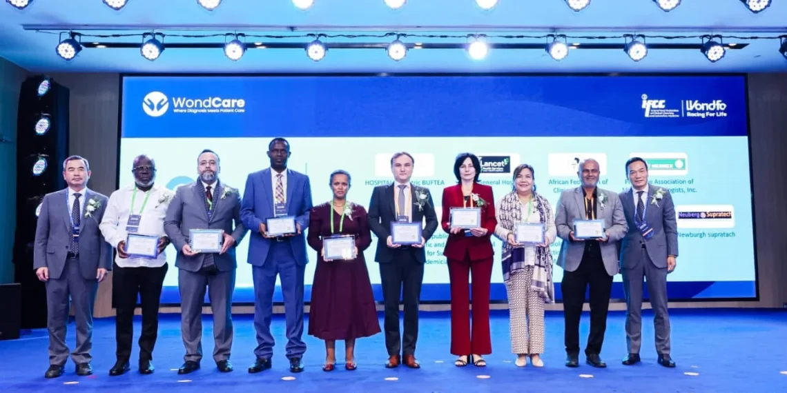 Mediag entre os oito laboratórios certificados em congresso global na China