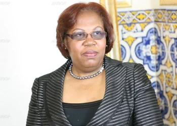 Diplomata Maria Cândida Teixeira apresenta cartas credenciais junto da OIF
