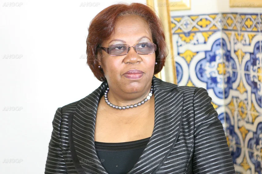 Diplomata Maria Cândida Teixeira apresenta cartas credenciais junto da OIF