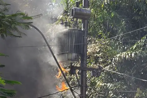 Incêndio no posto de transformação deixa mais de 700 famílias às escuras no bairro Regedoria