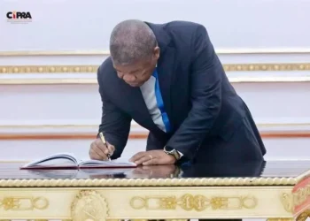 Chefe de Estado efectua ajustes ao Executivo