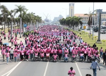 Luanda acolhe marcha em alusão ao Outubro Rosa