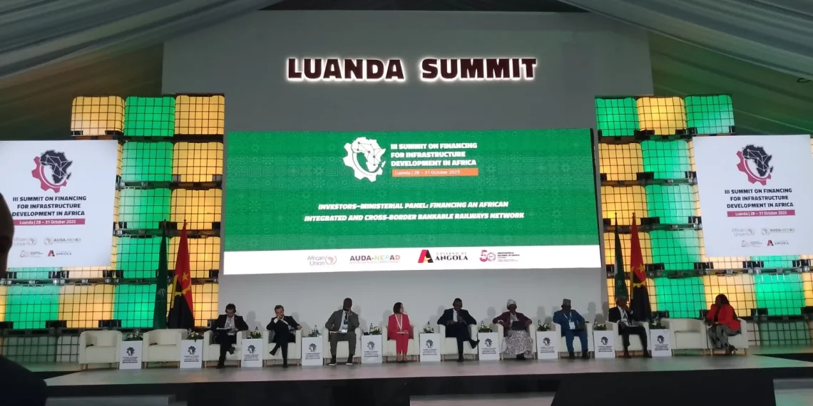 Cimeira de Luanda arrecada 18 mil milhões de dólares em projectos para África