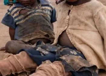Mãe finge ir à cantina e abandona filha “especial” no INAC