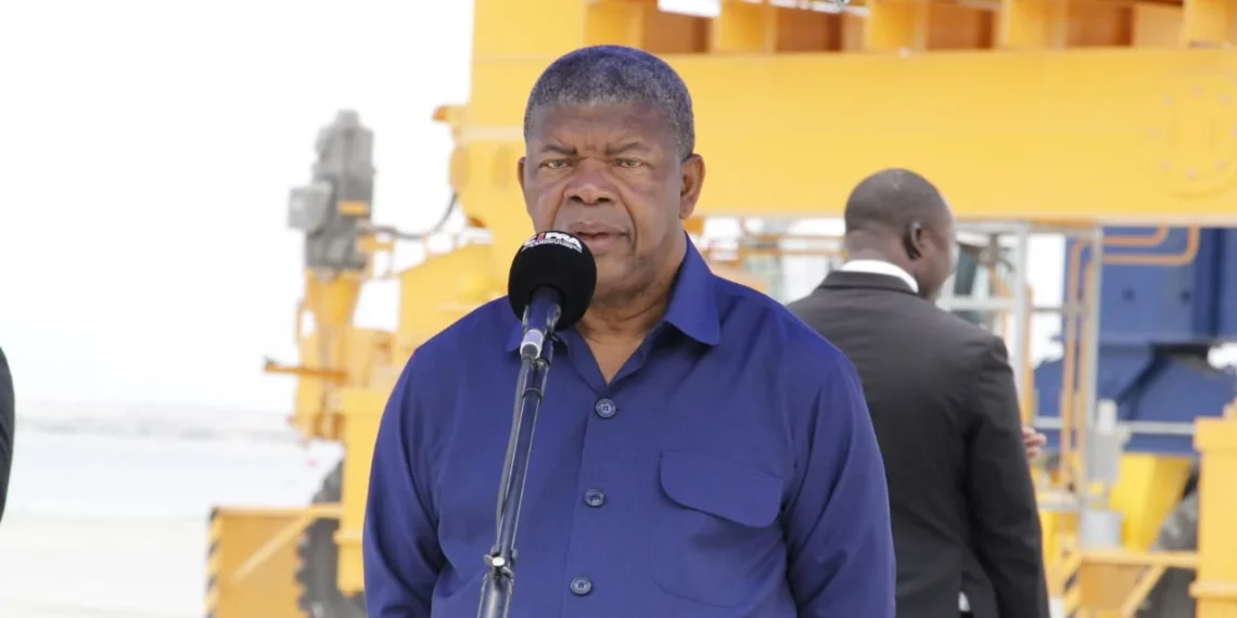 João Lourenço anuncia construção de siderurgia nacional no Namibe