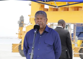 João Lourenço anuncia construção de siderurgia nacional no Namibe