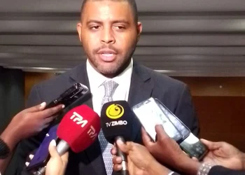 Pacote Estudante do banco BCI vai proporcionar 100 bolsas internas aos estudantes universitários no país‎