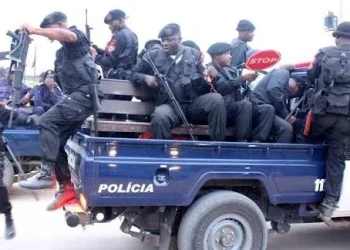 Polícia dispersa populares que tentaram invadir esquadra do Bita-Progresso
