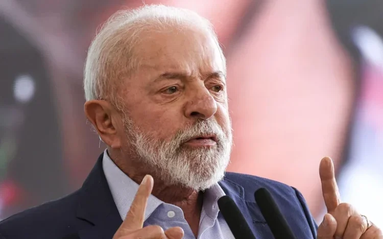 Lula tenta encontro com Trump em meio a tensão regional e tarifaço que afecta relação Brasil-EUA