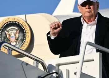 Trump faz paragem não planeada para abastecimento no Qatar