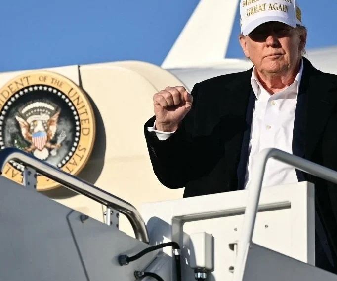 Trump faz paragem não planeada para abastecimento no Qatar