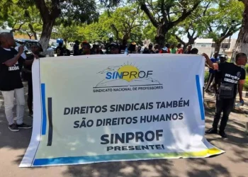 Professores ameaçam greve nacional em janeiro caso não se cumpram os acordos e se faça mais investimento na educação