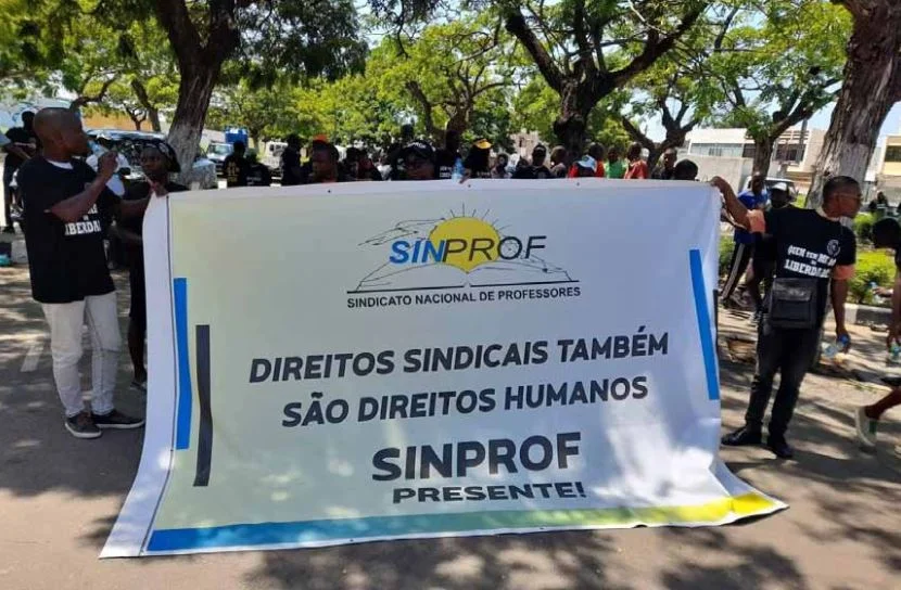 Professores ameaçam greve nacional em janeiro caso não se cumpram os acordos e se faça mais investimento na educação