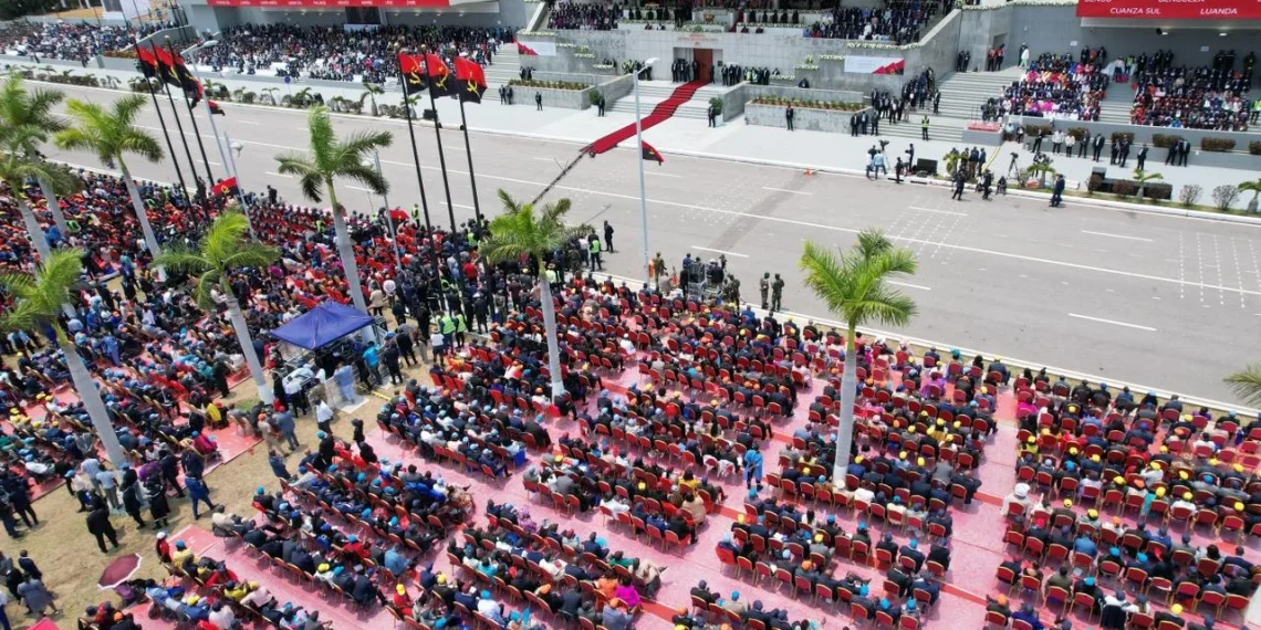 Presidente João Lourenço chega à Praça da República