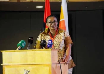 Metade dos 9 milhões de agregados familiares em Angola tem acesso à energia e à água da rede Pública