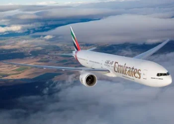 Emirates realiza primeiro voo internacional no AIAAN