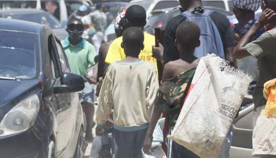Mais de quatro milhões de crianças em Angola estão fora do sistema de ensino