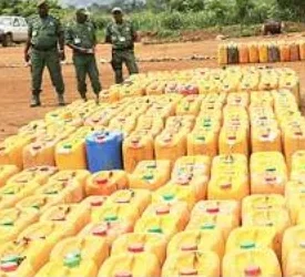 Polícia Nacional apreende mais de 1000 litros de bebida artesanal no Cuando por fraude fiscal