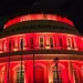 Palácio da Assembleia Nacional iluminado com cores da bandeira nacional