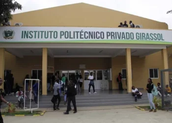 Colégio Girassol: encarregados de educação queixam-se de “especulação” no preço das folhas de prova