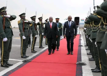 Presidente Cyril Ramaphosa já em Luanda para Cimeira UA-UE
