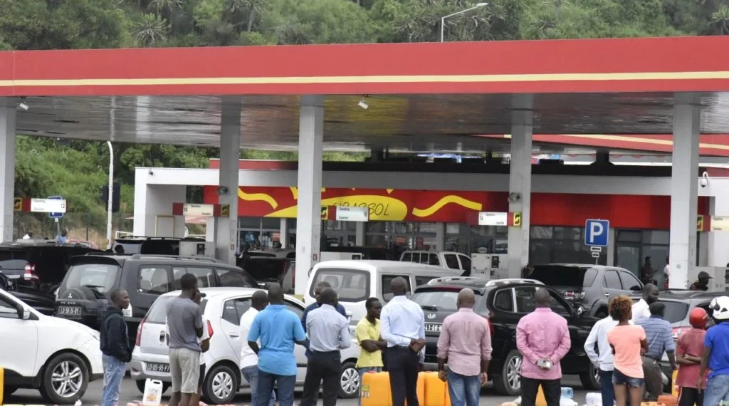 Litro de gasolina na Lunda Norte dispara para mil kwanzas