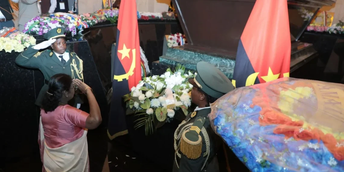 Presidente da Índia rende homenagem ao Fundador da Nação angolana