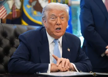 Trump promulga lei que obriga à divulgação dos documentos do caso Epstein