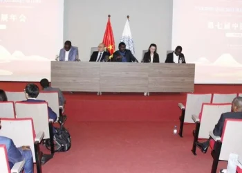 “Nada impede Angola de aprender com a China para caminhar com os próprios pés”, defende académico Alves da Rocha