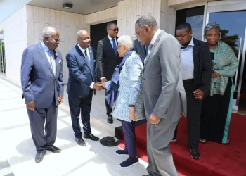 ‎Ex-Presidente da Libéria chega a Luanda para participar da festa dos 50 anos da Dipanda‎