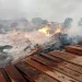 Incêndio no mercado do Kikolo destrói mais de mil toneladas de madeira