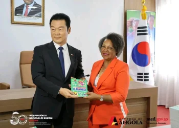 Ministério da Educação recebe mais de mil livros oferecidos pela República da Coreia