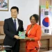Ministério da Educação recebe mais de mil livros oferecidos pela República da Coreia