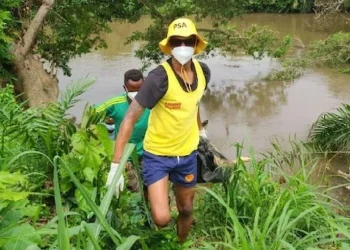 Bombeiros resgatam corpo de criança no rio Luvo