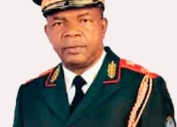 Comandante-em-Chefe das FAA felicita órgão pelo 34° aniversário