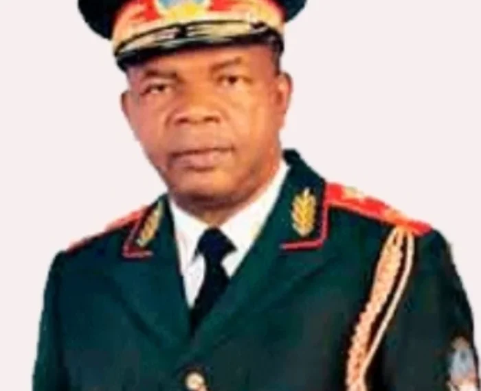 Comandante-em-Chefe das FAA felicita órgão pelo 34° aniversário