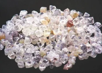 ‎Autoridades na Lunda Norte apreendem mais de oito mil pedras de diamantes‎