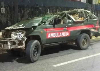 ‎Colisão entre ambulância das FAA e viatura civil faz três mortos e oito feridos graves