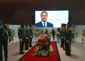 Angola presta homenagem ao antigo presidente da Assembleia Nacional