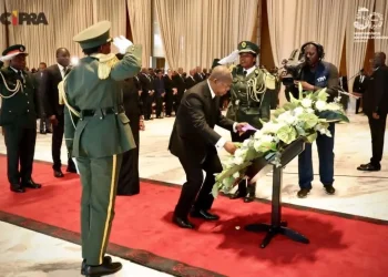 Chefe de Estado rende tributo a Fernando da Piedade Dias dos Santos